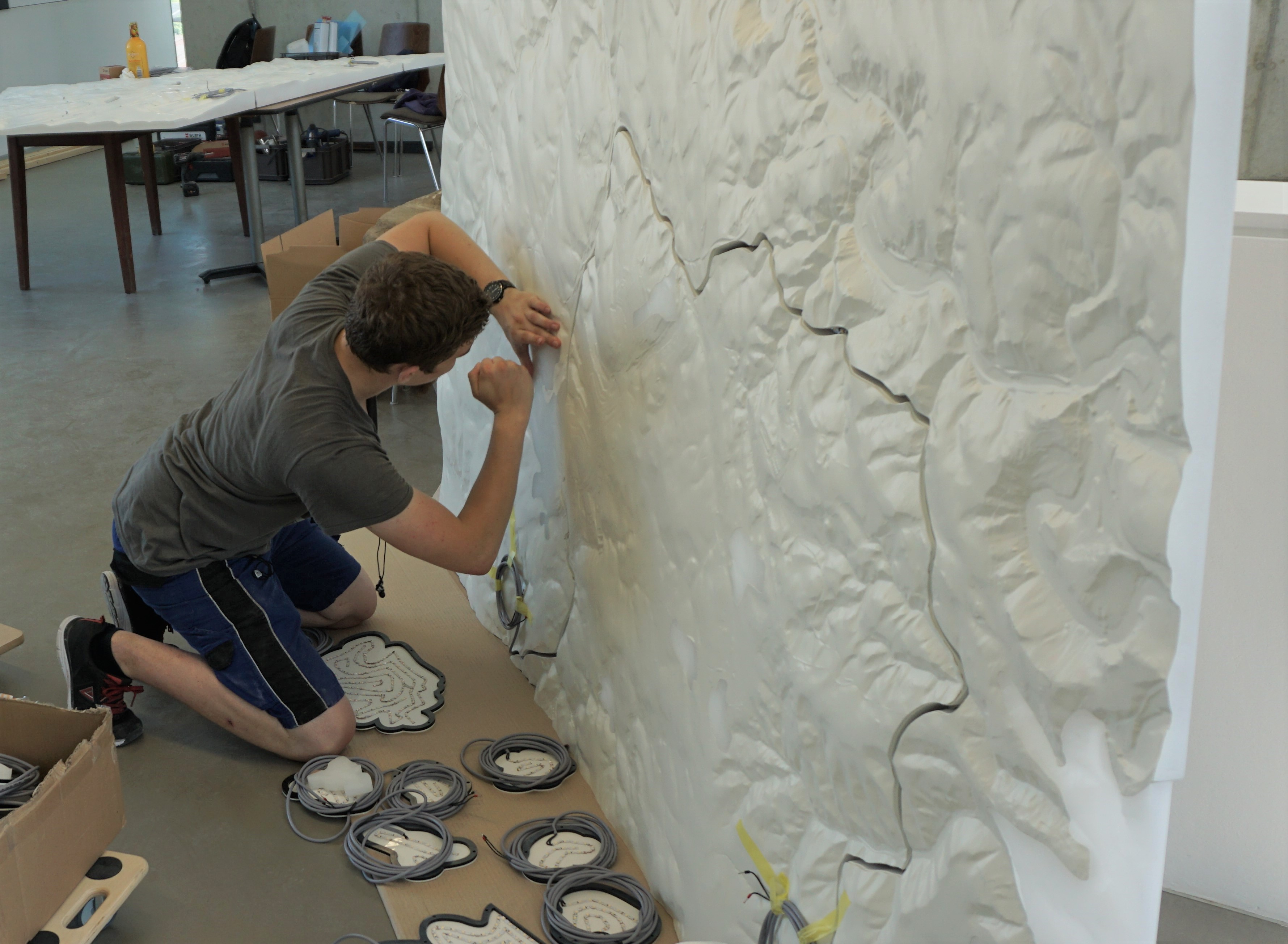 Arbeiten an einem Geländemodell aus Necuron